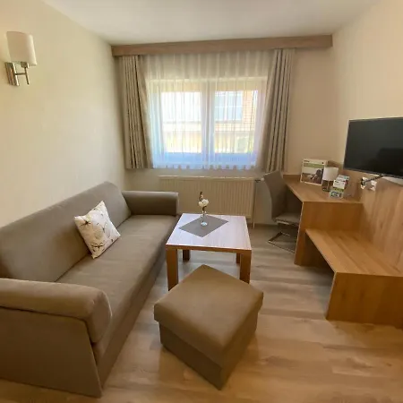 Und Leeb Guest house