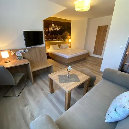 Und Leeb Guest house *