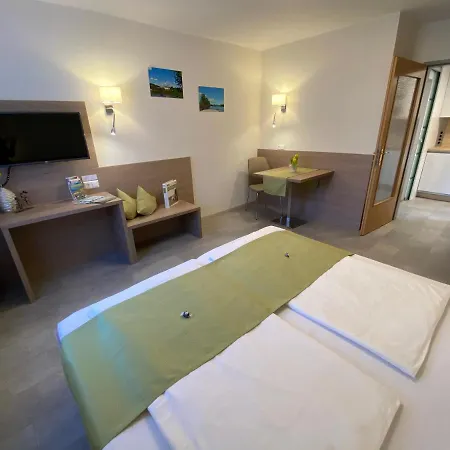 Und Leeb Guest house *
