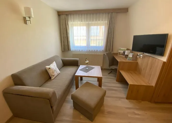 Und Leeb Πανσιόν