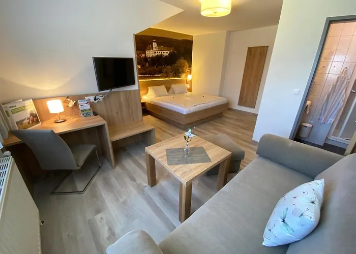 Und Leeb Πανσιόν 3*