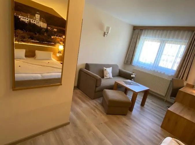 Und Leeb 3* Persenbeug