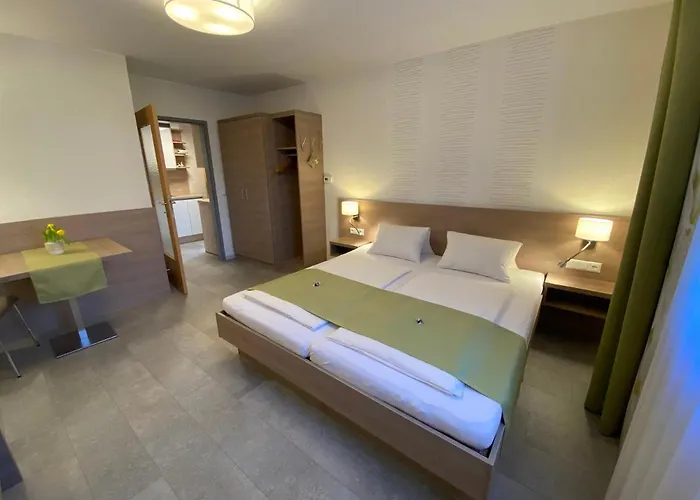 Und Leeb Πανσιόν Persenbeug