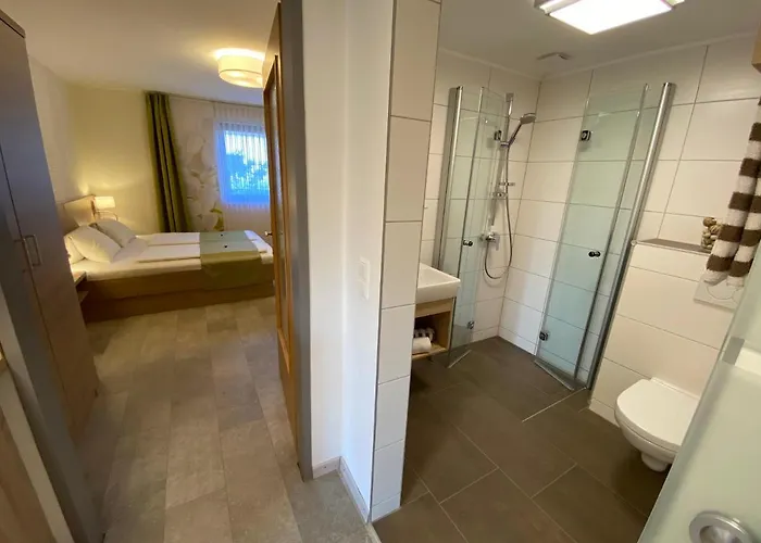 Und Leeb Πανσιόν 3*