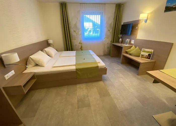 Πανσιόν Und Leeb 3*