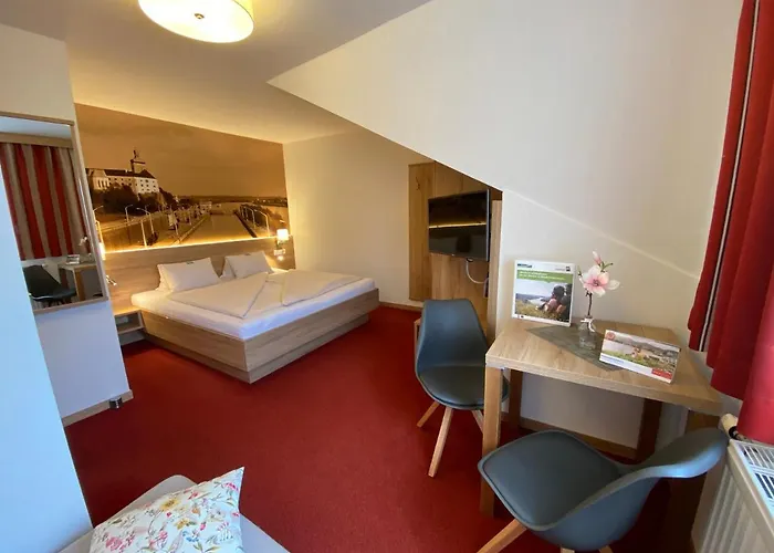 Und Leeb Πανσιόν 3*