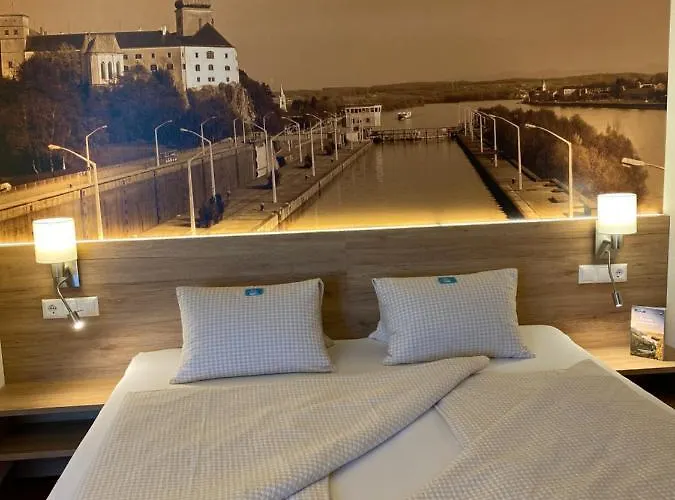 Πανσιόν Und Leeb 3*