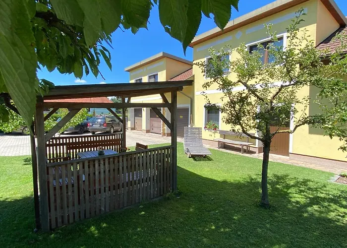 Πανσιόν Und Leeb