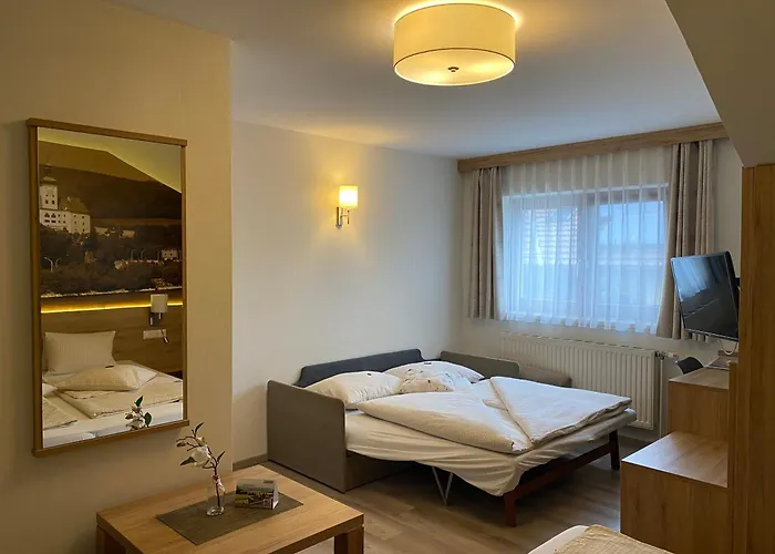 Und Leeb Πανσιόν 3*