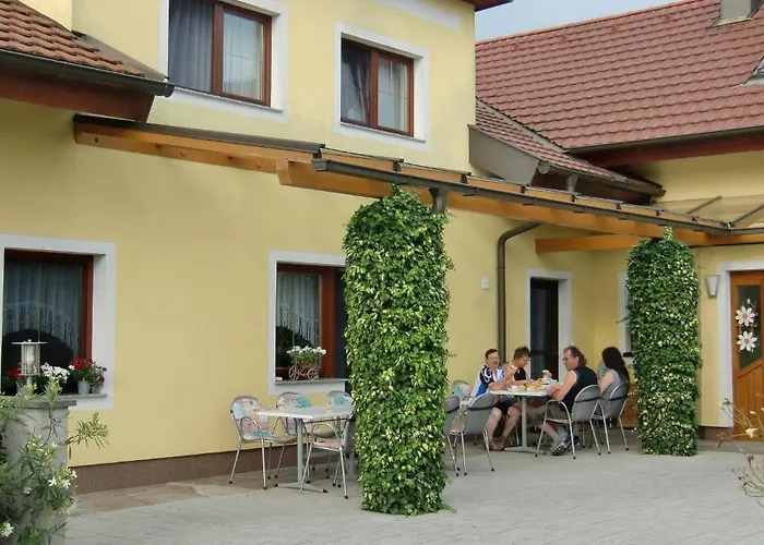 Und Leeb Πανσιόν 3*