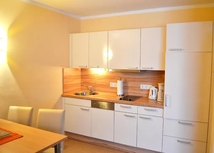 Und Leeb Πανσιόν